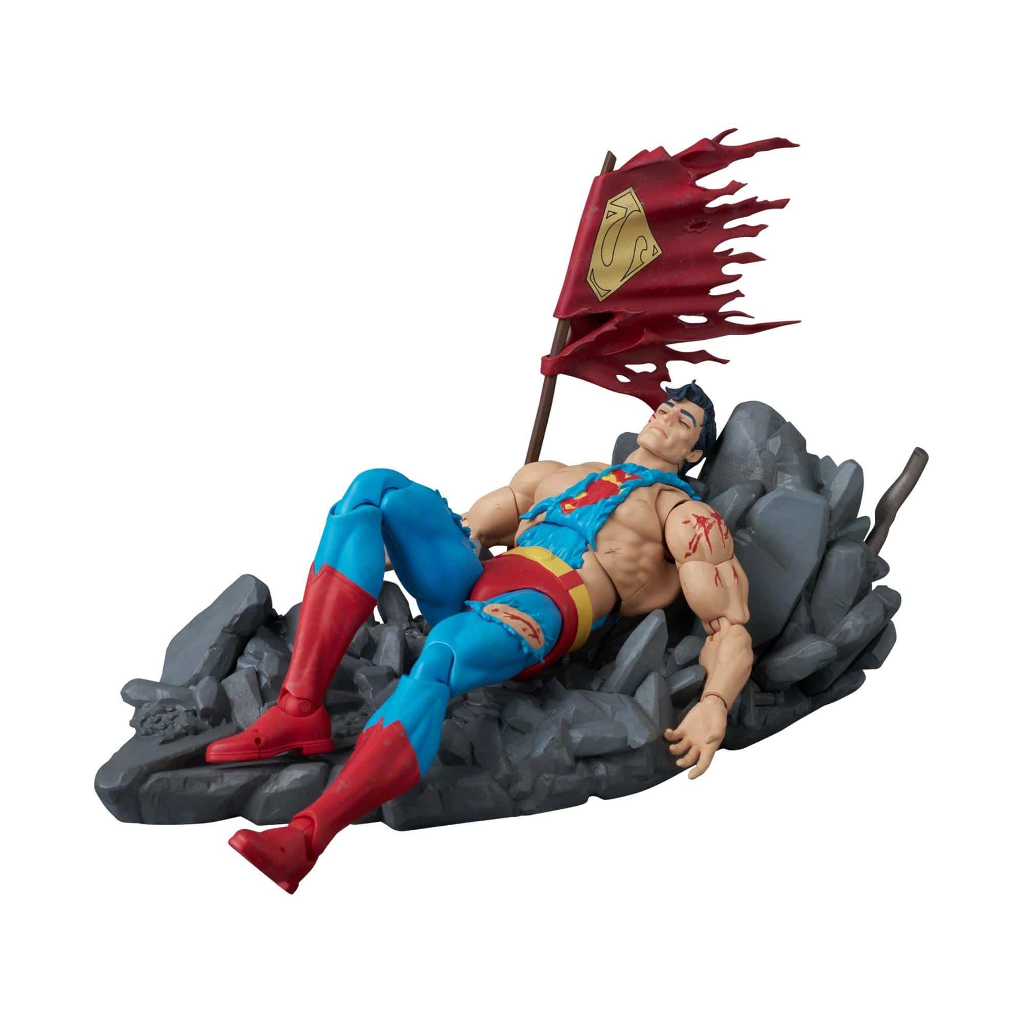 Medicom Toy MAFEX No. 324 The Death of Superman Superman (Battle Damaged Version) Action Figure