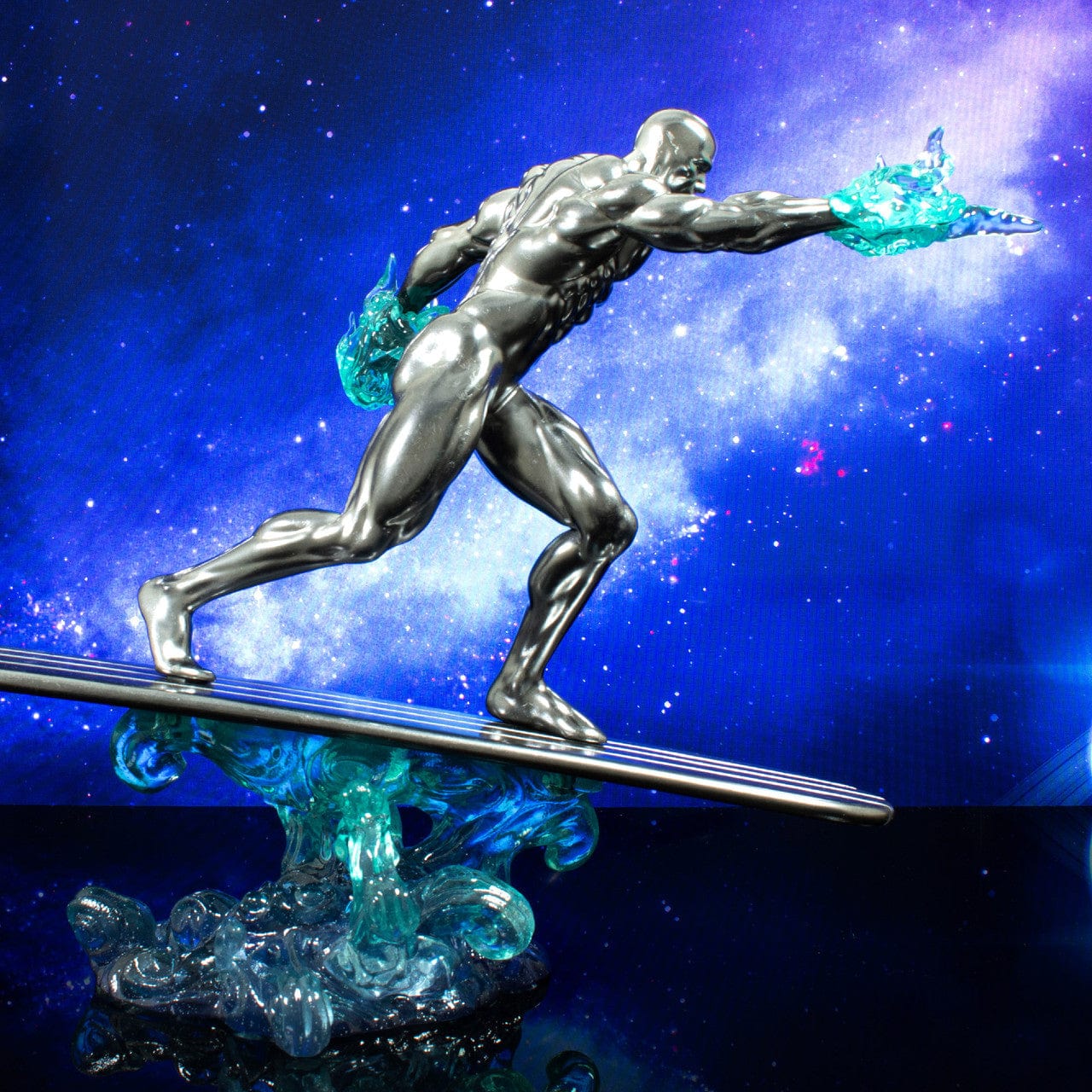 Diamond Select Toys Marvel Gallery Silver Surfer Statue Diorama
