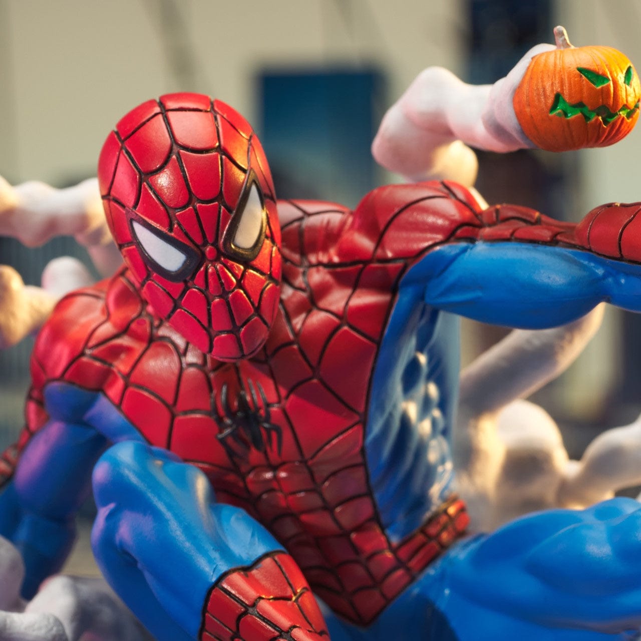 Diamond Select Toys Marvel Gallery Spider-Man Pumpkin Bomb Figure Diorama