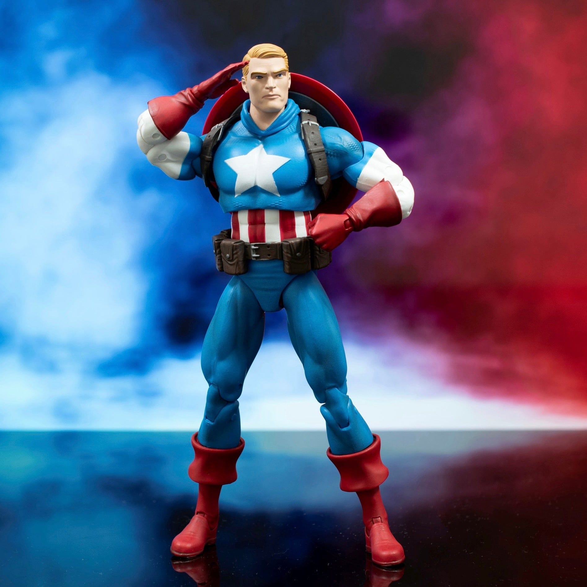 Diamond Select Toys Marvel Select Classic Captain America Action Figure