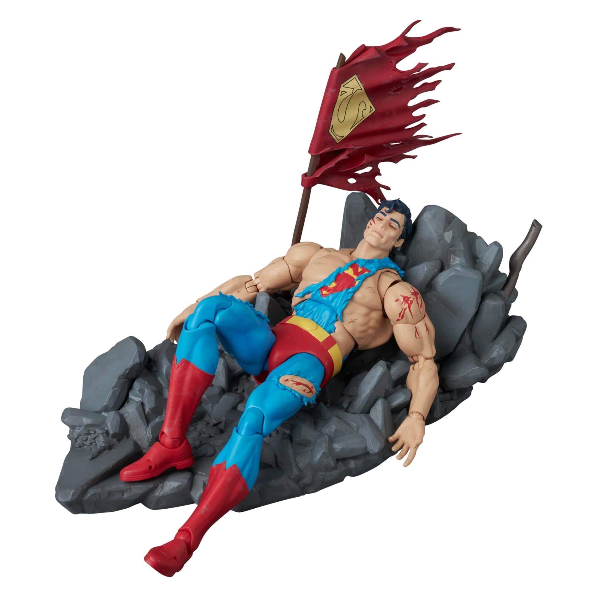 Medicom Toy MAFEX No. 324 The Death of Superman Superman (Battle Damaged Version) Action Figure
