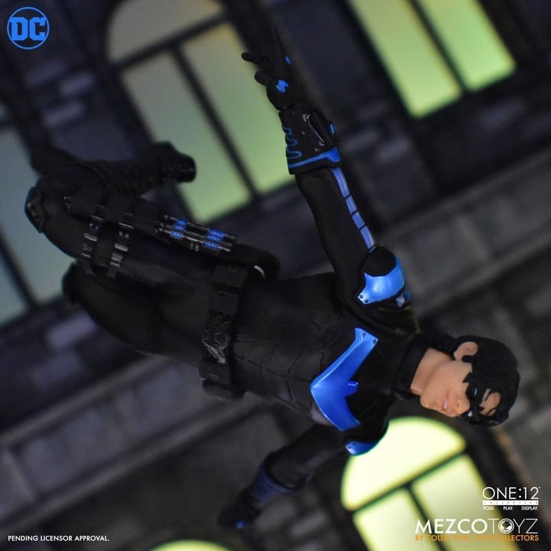 Mezco Toyz One:12 Collective DC Universe Nightwing Action Figure