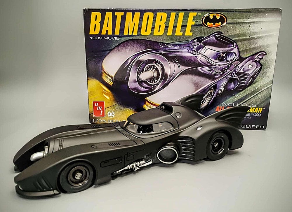Round 2 AMT Batman 1989 Batmobile with Seated Batman Figure 1:25 Scale Model Kit